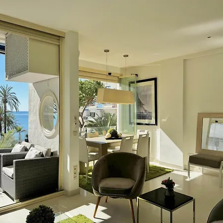 Sea View Apartment *